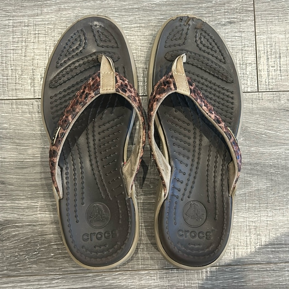 Crocs leopard print sandals
